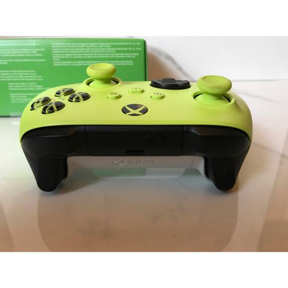 Electric Volt XBOX Wireless Controller for XBOX One and Series X|S Model 1914 - Picture 6 of 9